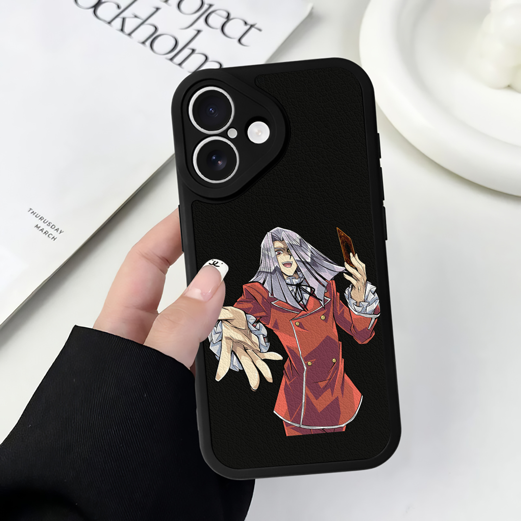 （画像用） 遊☆戯☆王 Yu-Gi-Oh! 【iPhone 16シリーズ対応】シリコンスマホケース（レザー調） 材質：シリコン